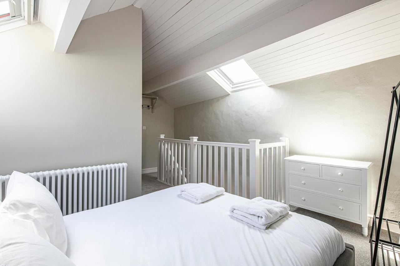 The Artists Loft - A Superb Cottage Sensitively Converted From A Grade II Listed 17Th Century Building Bakewell Exterior foto